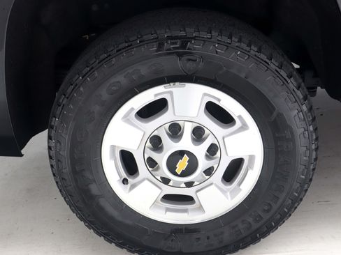 Used 2018 Chevrolet Suburban 3500 LT AWD/4WD image 36