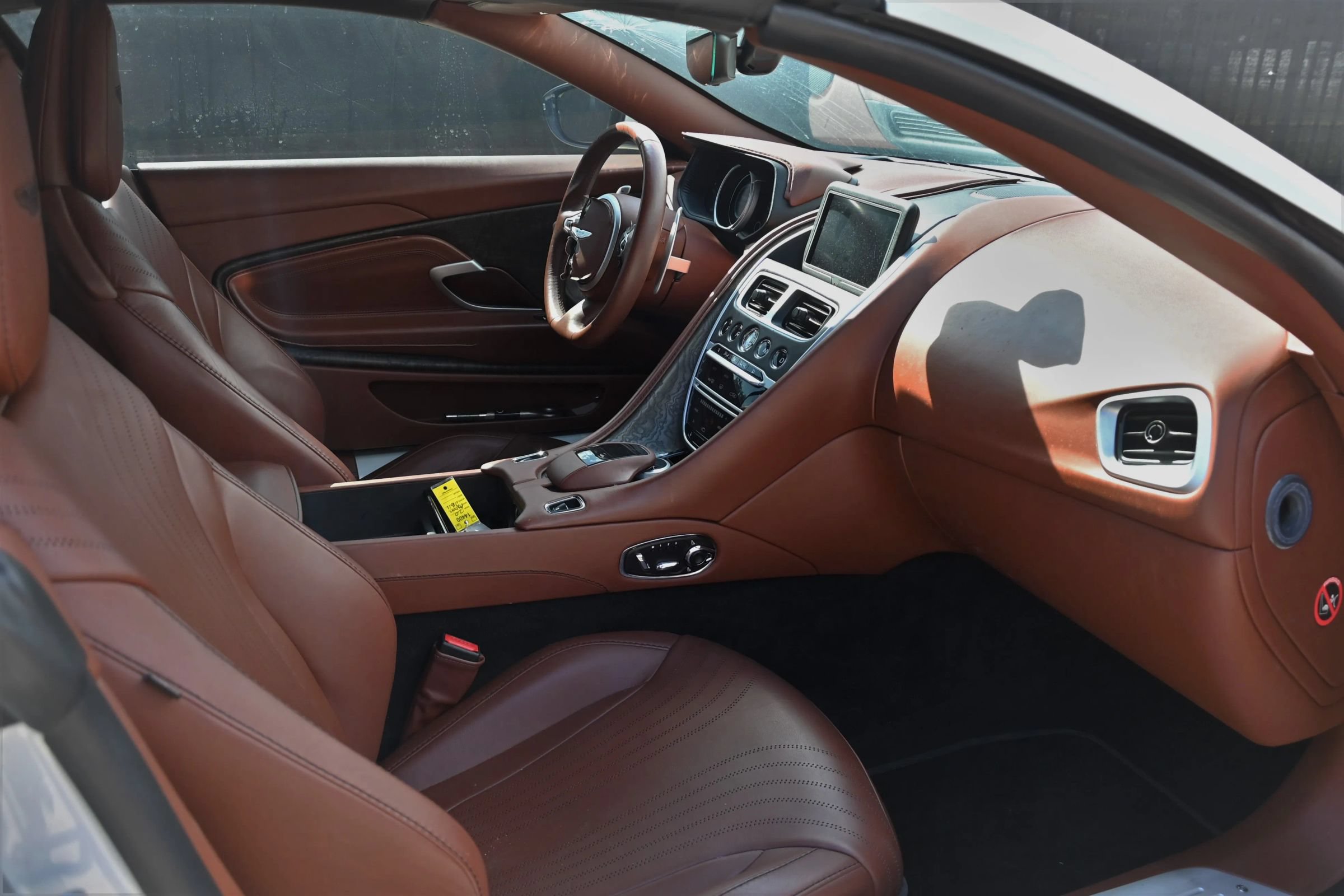 Used 2020 Aston Martin DB11 Volante RWD image 16