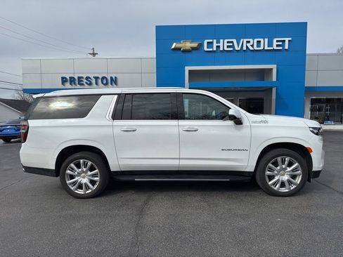 Used 2024 Chevrolet Suburban High Country image 1