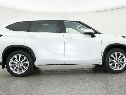 New 2026 Toyota Highlander Limited image 27