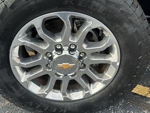 Used 2025 Chevrolet Silverado 2500 LTZ w/ Z71 Chrome Sport Edition AWD/4WD image 11