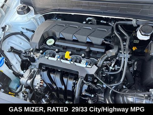 Used 2024 Hyundai Venue SEL FWD image 5