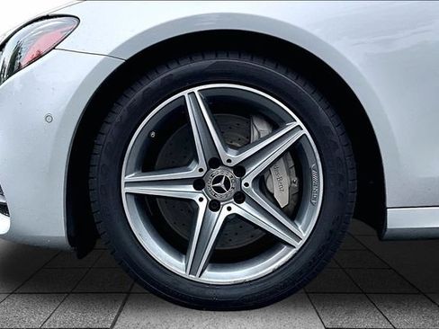 Certified 2019 Mercedes-Benz E 300 4MATIC image 38