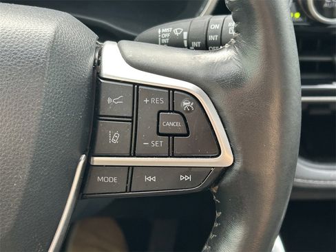 Used 2023 Toyota Highlander Limited image 43