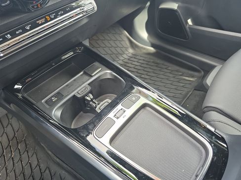 Used 2025 Mercedes-Benz GLB 250 image 25