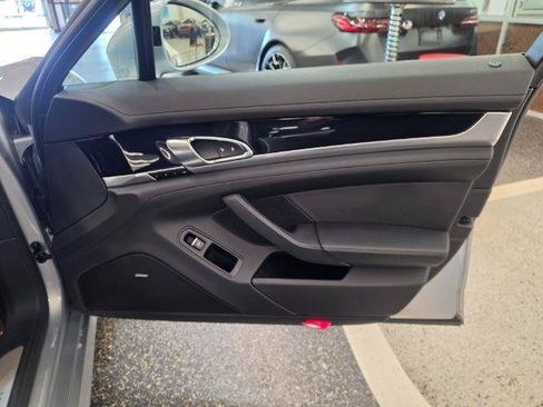 Used 2016 Porsche Panamera image 37