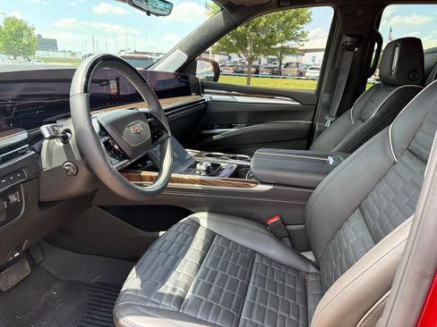 Certified 2026 Cadillac Escalade Platinum Sport w/ LPO, ONYX Package AWD/4WD image 8