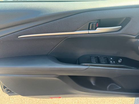 Used 2025 Toyota Camry SE FWD image 25