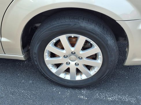 Used 2016 Chrysler Town & Country Touring w/ Driver Convenience Group FWD image 9