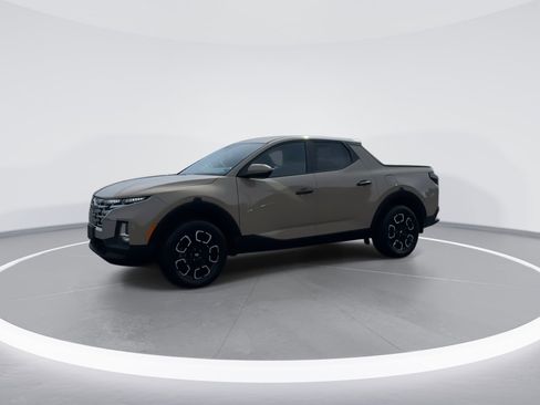 Used 2023 Hyundai Santa Cruz SE image 3