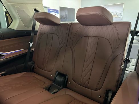 Used 2023 BMW X7 xDrive40i w/ Premium Package image 28