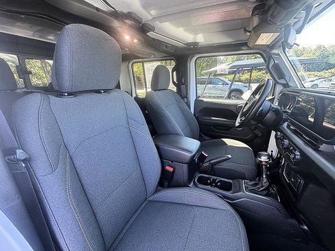 Used 2024 Jeep Gladiator Sport AWD/4WD image 20