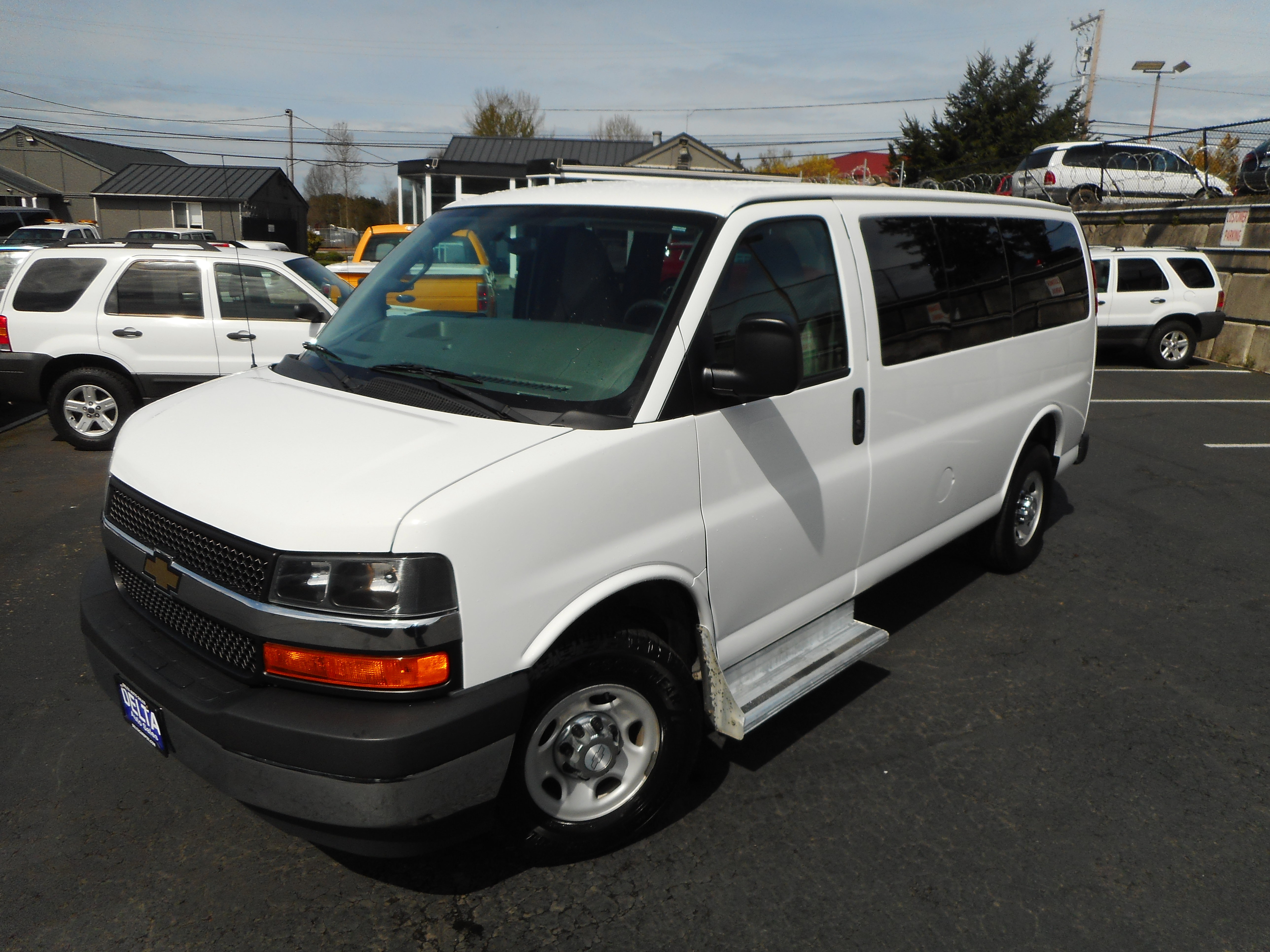 Used 2017 Chevrolet Express 3500 LT w/ LT Preferred Equipment Group RWD image 4