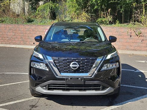 Certified 2023 Nissan Rogue SV image 2