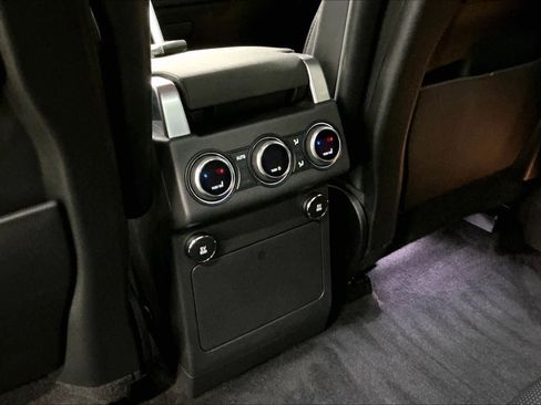 Used 2019 Land Rover Discovery HSE image 35