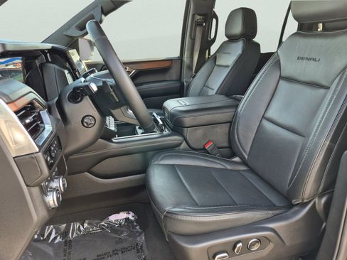 Used 2025 GMC Yukon XL Denali AWD/4WD image 21