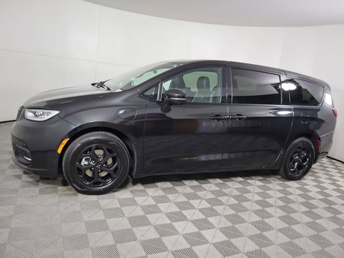 Used 2022 Chrysler Pacifica Limited w/ S Appearance Package image 8