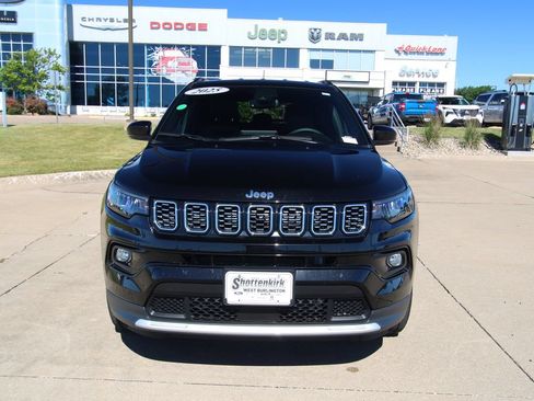 Used 2025 Jeep Compass Limited AWD/4WD image 2