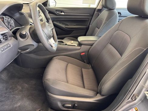 Used 2025 Nissan Altima 2.5 SV FWD image 8