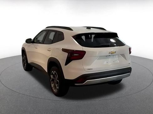 Used 2025 Chevrolet Trax LT w/ LT Convenience Package FWD image 15