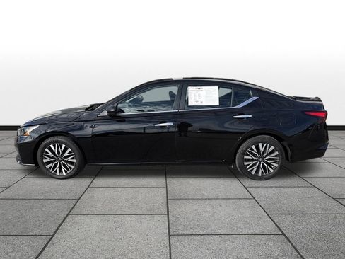 Used 2024 Nissan Altima 2.5 SV image 2