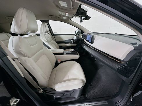 Used 2023 Nissan Ariya AWD image 31