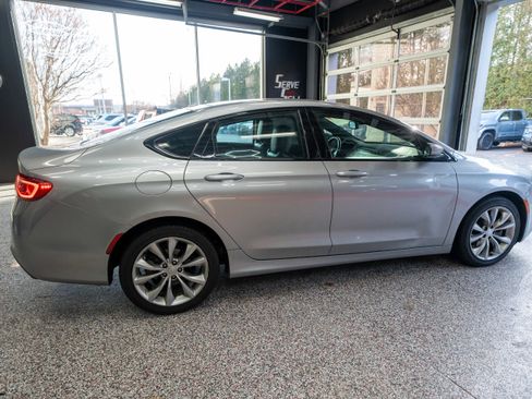 Used 2015 Chrysler 200 S image 4