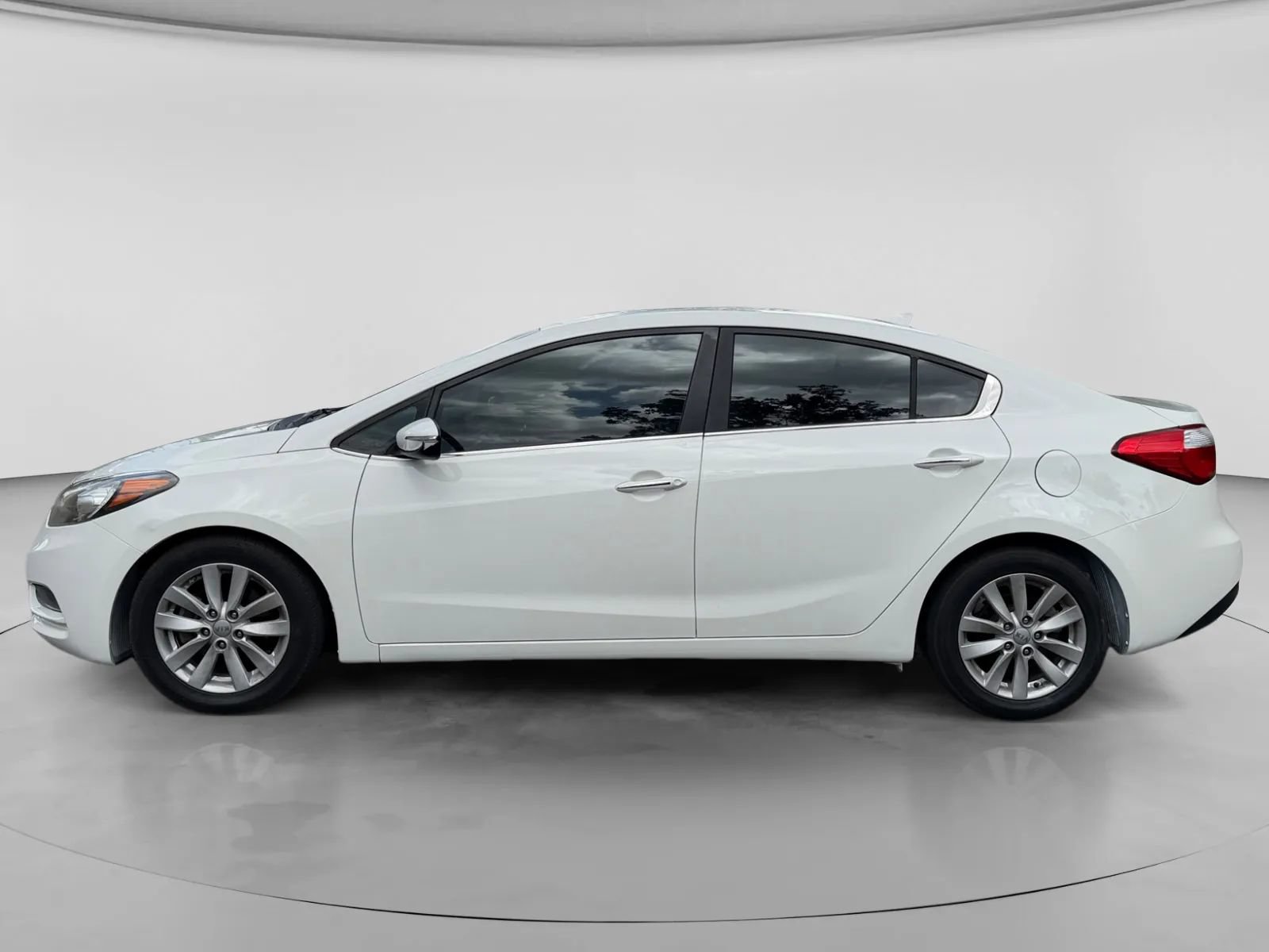 Used 2015 Kia Forte EX FWD image 2