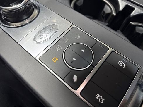 Used 2019 Land Rover Discovery SE image 28