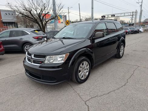 Used 2018 Dodge Journey SE image 1