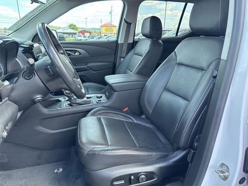 Used 2021 Chevrolet Traverse Premier image 17