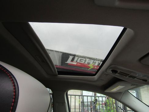 Used 2017 Chevrolet Equinox Premier w/ Enhanced Convenience Package AWD/4WD image 8