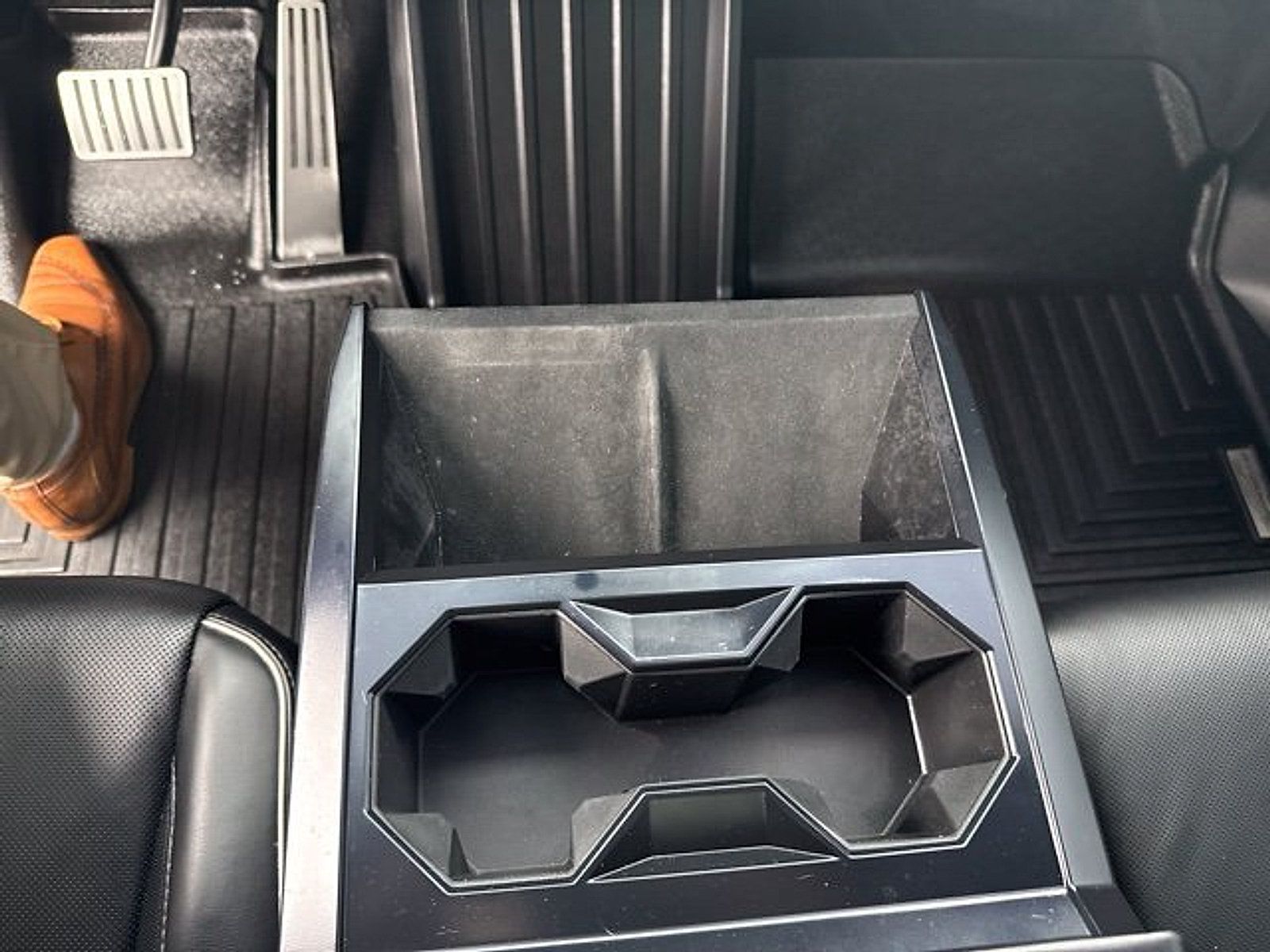 Used 2025 Tesla Cybertruck AWD Crew Cab image 16