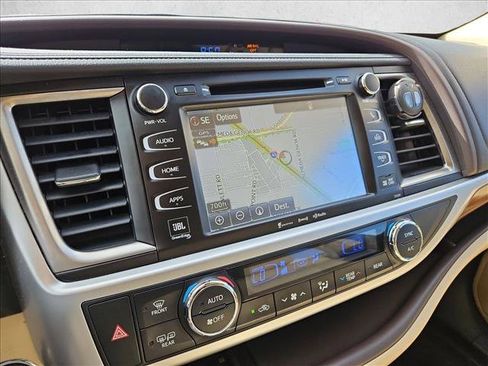 Used 2018 Toyota Highlander Limited Platinum AWD/4WD image 13