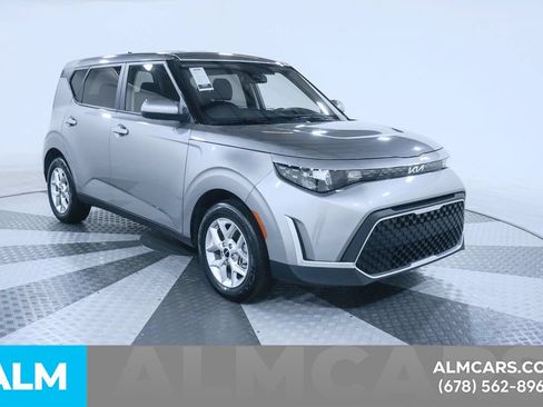 Used 2025 Kia Soul LX w/ LX Technology Package FWD image 9