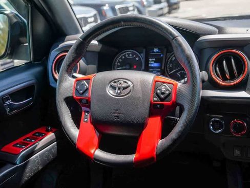 Used 2021 Toyota Tacoma TRD Off-Road w/ TRD Premium Off Road Package AWD/4WD image 14