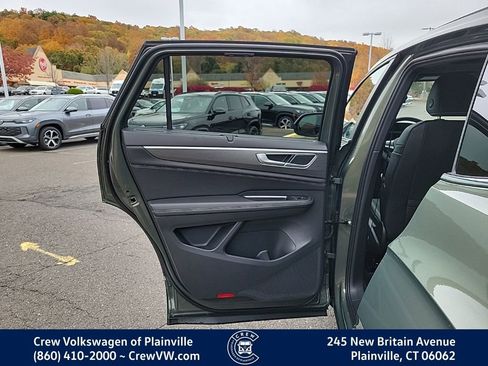 New 2026 Volkswagen Atlas Cross Sport SE image 32