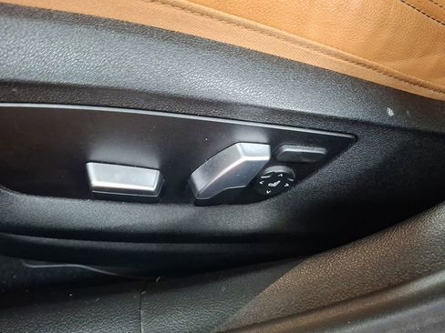 Certified 2022 BMW 530i xDrive w/ Convenience Package image 10