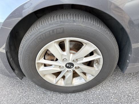 Used 2017 Kia Optima LX FWD image 9