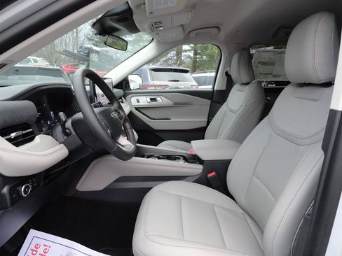 New 2026 Ford Explorer Active w/ Active Comfort Package AWD/4WD image 13