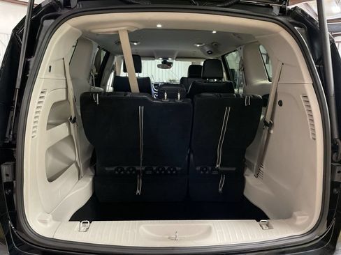 Used 2024 Chrysler Pacifica Touring-L FWD image 25