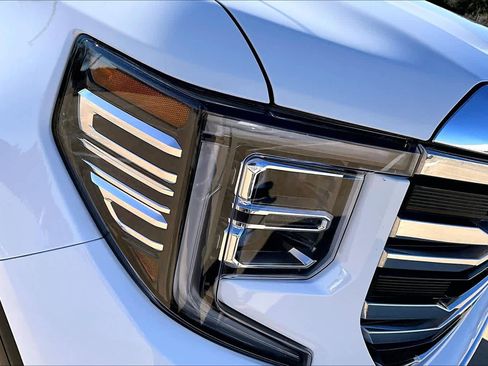 Used 2024 GMC Sierra 1500 SLT image 28