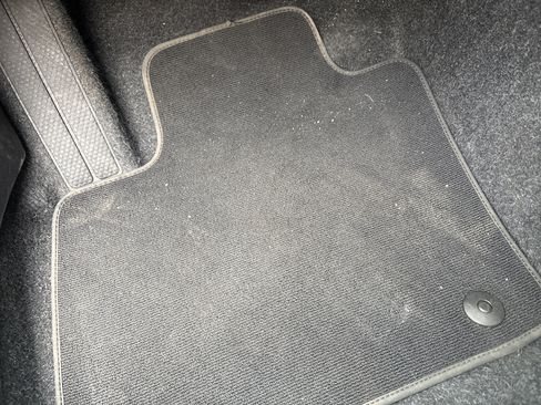 Used 2025 Volvo XC40 B5 Plus image 17