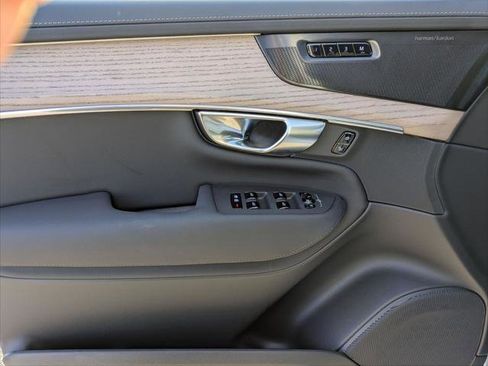 Used 2025 Volvo XC90 B6 Plus w/ Protection Package Premier image 10