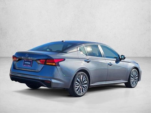 Used 2024 Nissan Altima 2.5 SV image 5