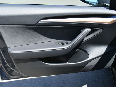 Used 2023 Tesla Model 3 Standard Range image 13