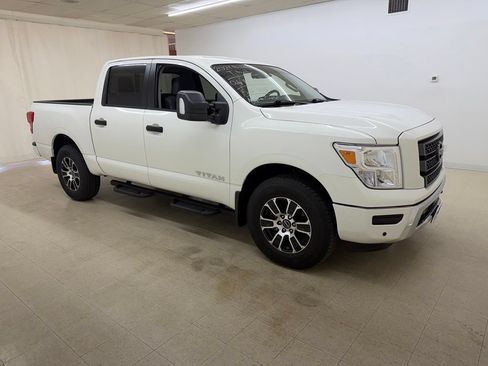 Used 2024 Nissan Titan SV w/ SV Convenience Package AWD/4WD image 6