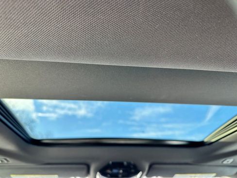 Used 2025 BMW 530i xDrive w/ Premium Package image 12