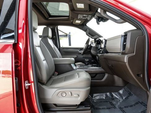 Used 2022 Chevrolet Silverado 1500 LTZ w/ LTZ Premium Package AWD/4WD image 35