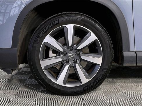 Used 2025 Honda Pilot Touring image 8